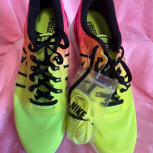 Nike - Picture 2 of 3